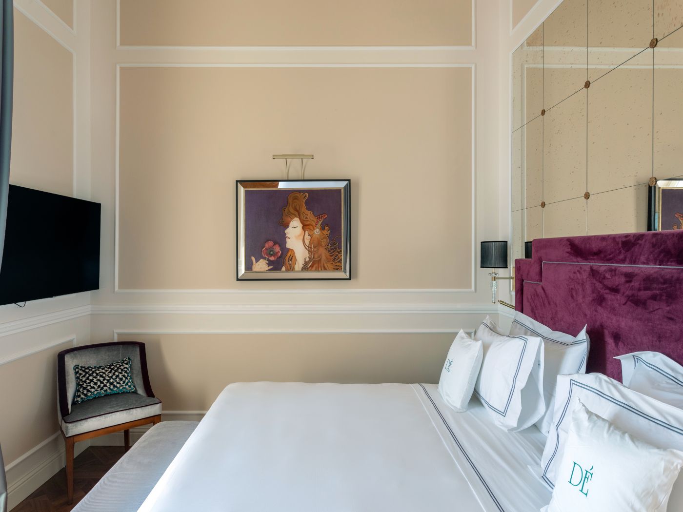 Des-Etrangers-Hotel---Spa-Room-9