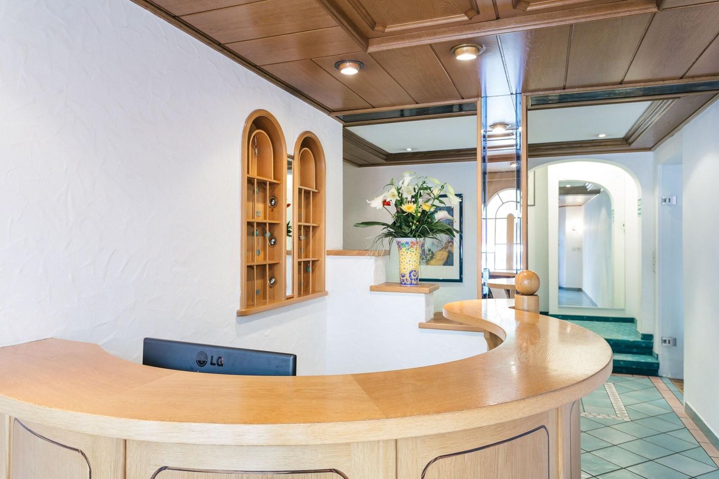 St Peter-Germany-NUREMBERG-Lobby-3