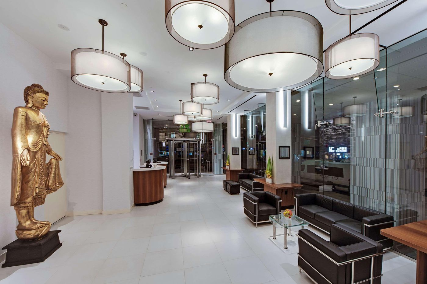 Wyndham-Garden-Chinatown-Lobby-13