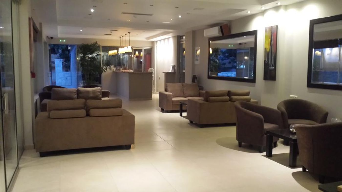 Maria-Lambis-Lobby-14