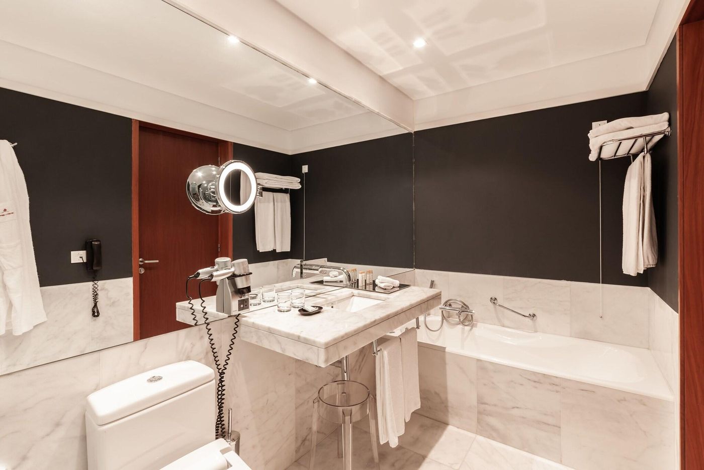 Convento-Do-Espinheiro--Historic-Hotel---Spa-Room-37