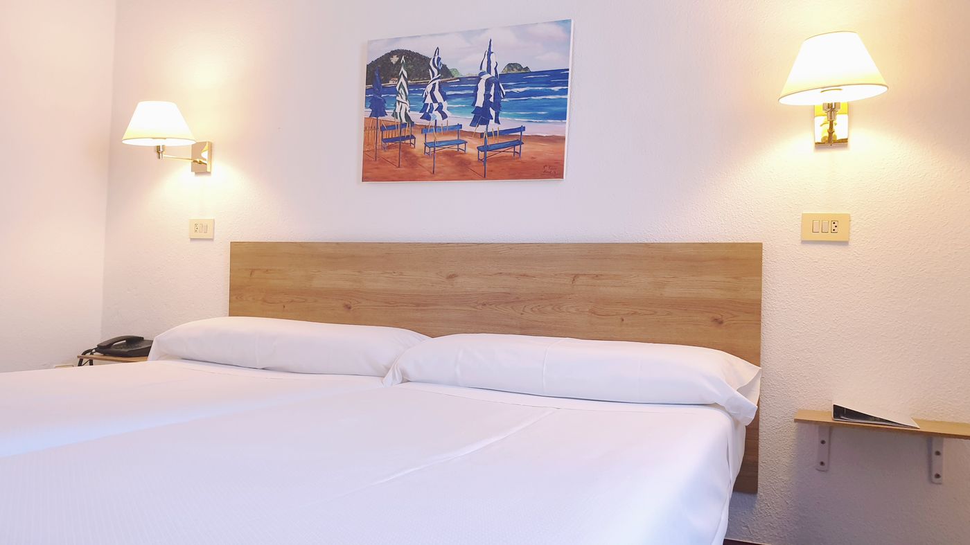 Zarauz-Spain-ZARAUTZ-Room-1