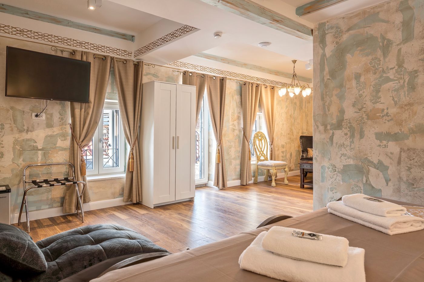 Plaza-Marchi-Old-Town---Quaint---Elegant-Hotels-Room-48