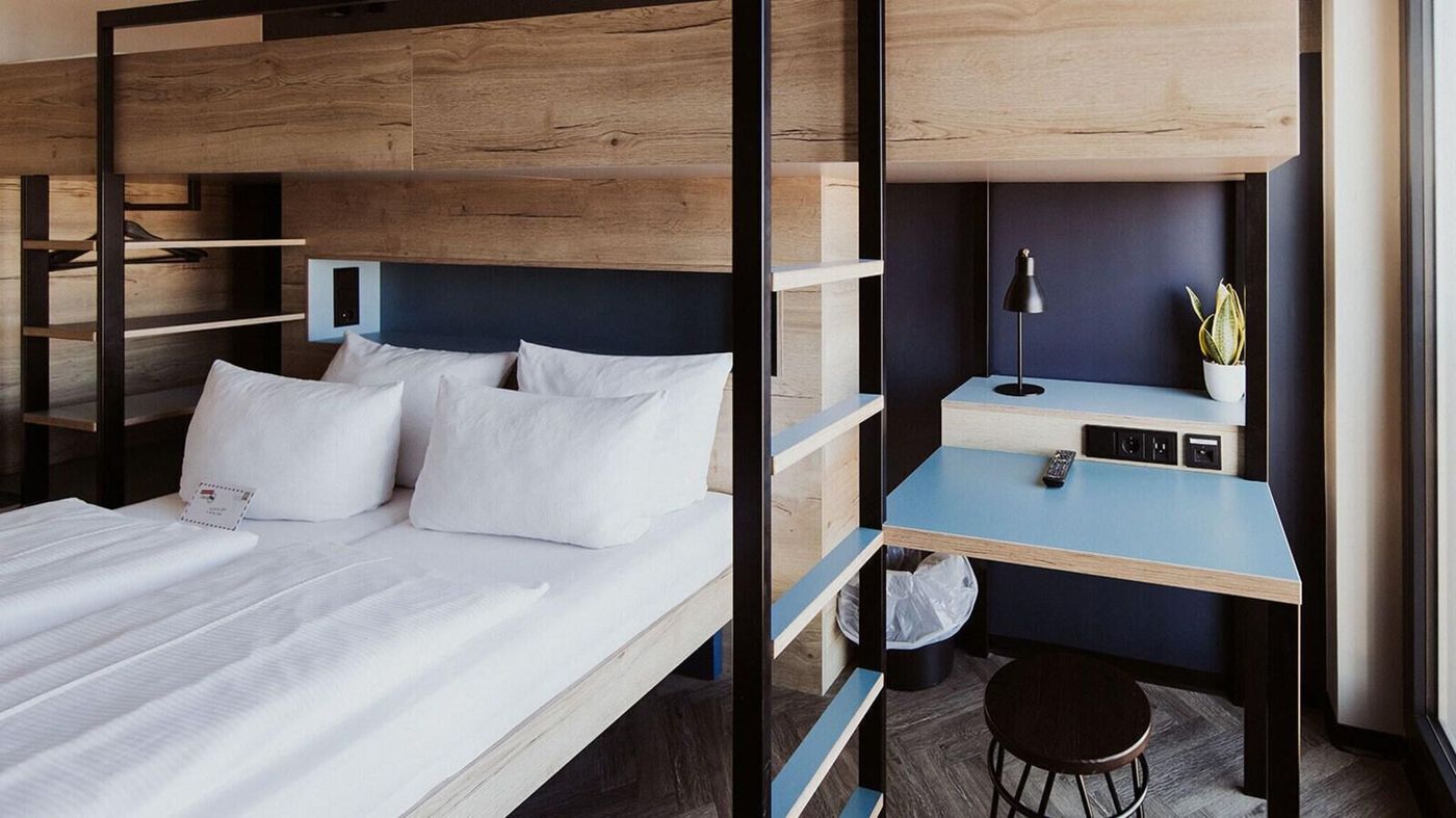 Schulz-Hotel-Berlin-Wall-At-The-East-Side-Gallery-Room-30