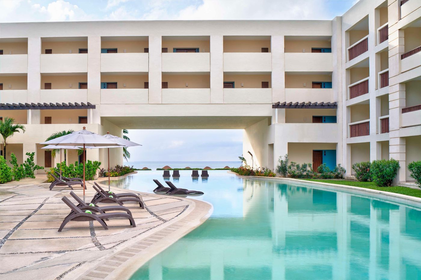 Secrets-Silversands-Riviera-Cancun-Pool-5