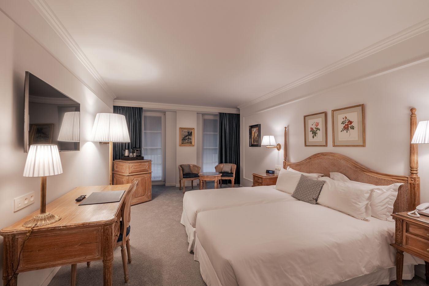 Manos-Stephanie-Hotel-Room-17