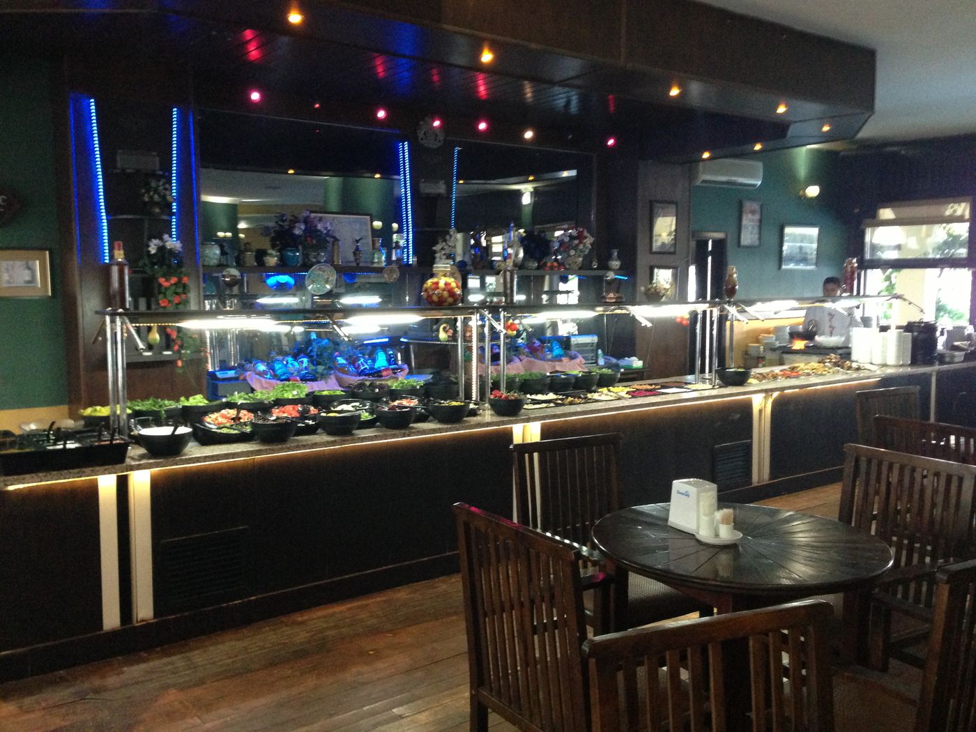 Oz-Can Hotel & Family Suites