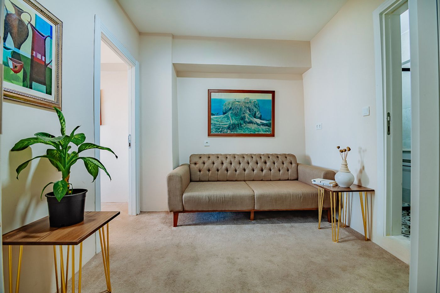 Ali-Khan-Hotel-Room-7