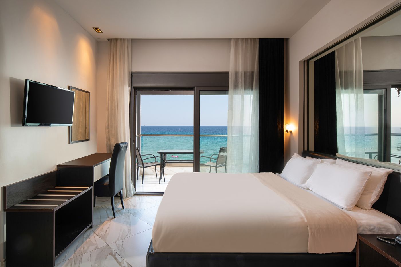 Flegra-Beach-Boutique-Apartments-Room-3