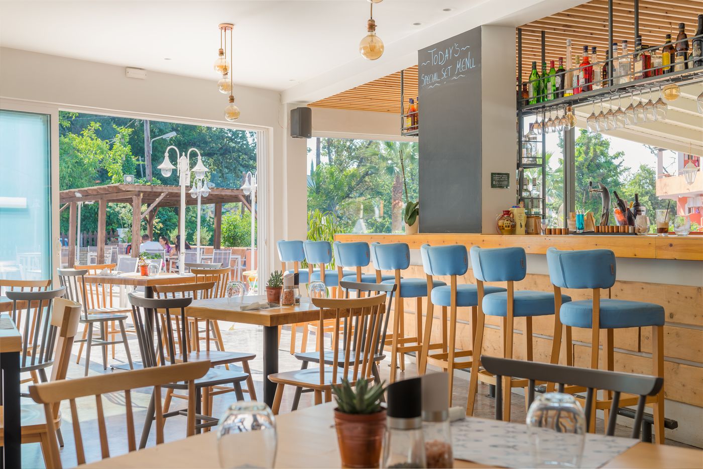 Dominoes-Aparthotel-Restaurant-30