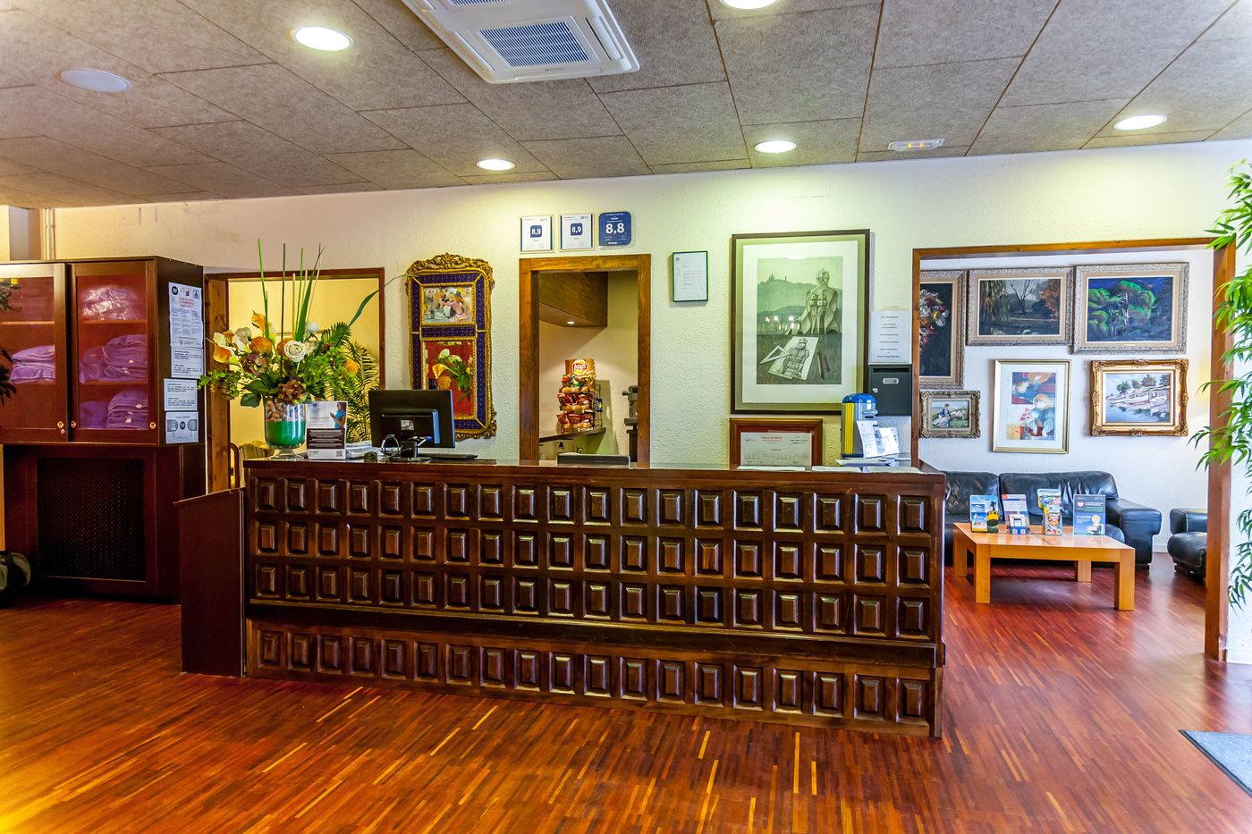 Galeon-Hotel-Lobby-39