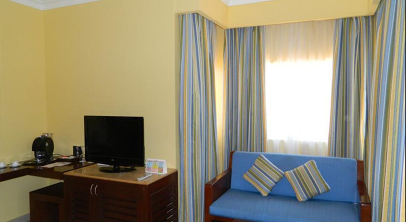 The Breakers Diving & Surfing Lodge