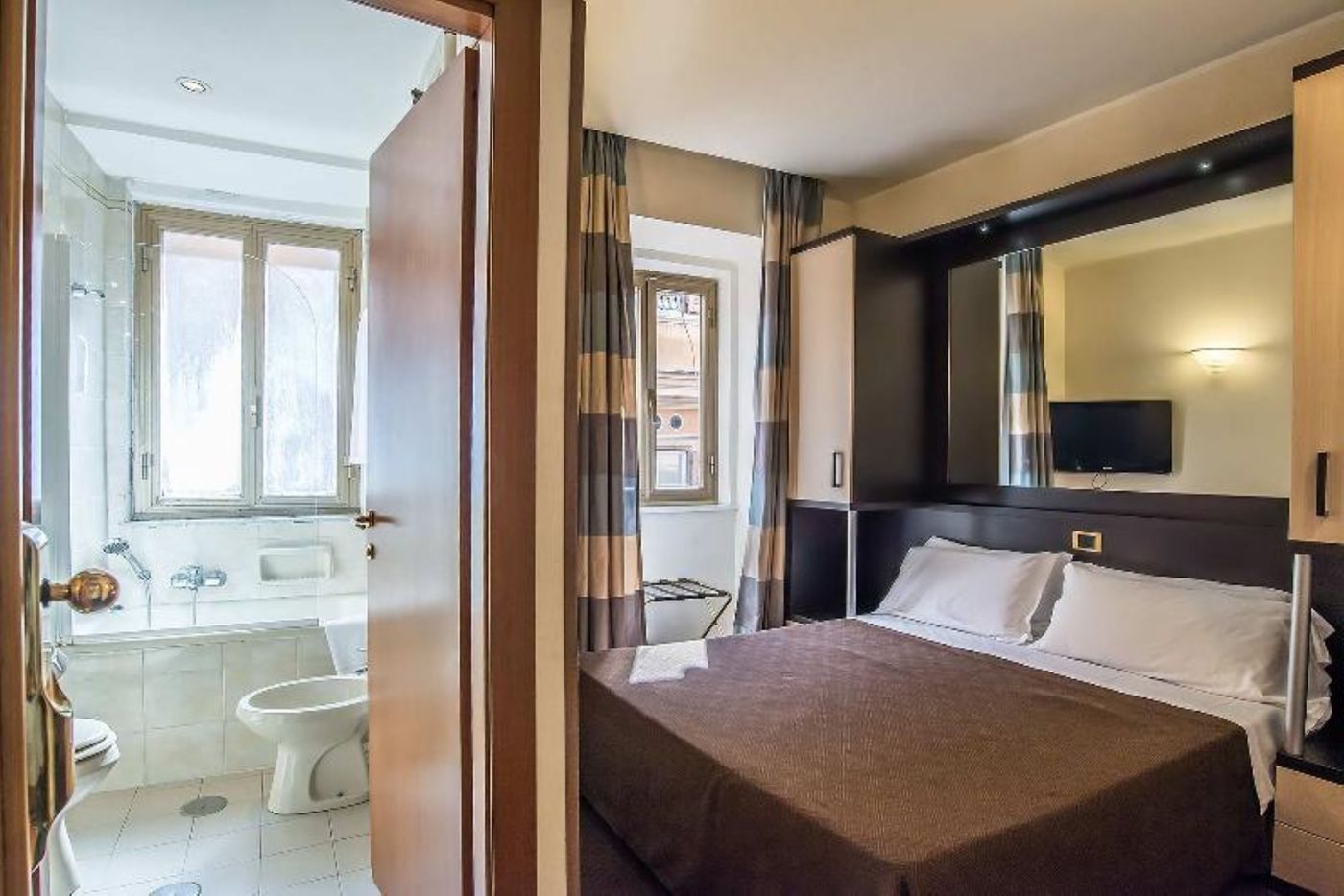 Hotel-Tritone-Room-33