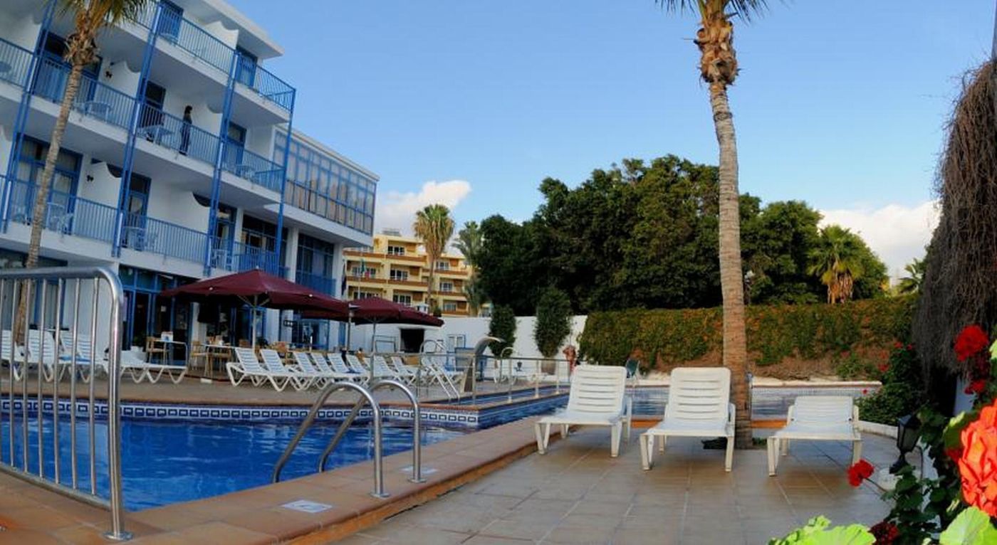 Costa-Volcan-and-Spa-Pool-4