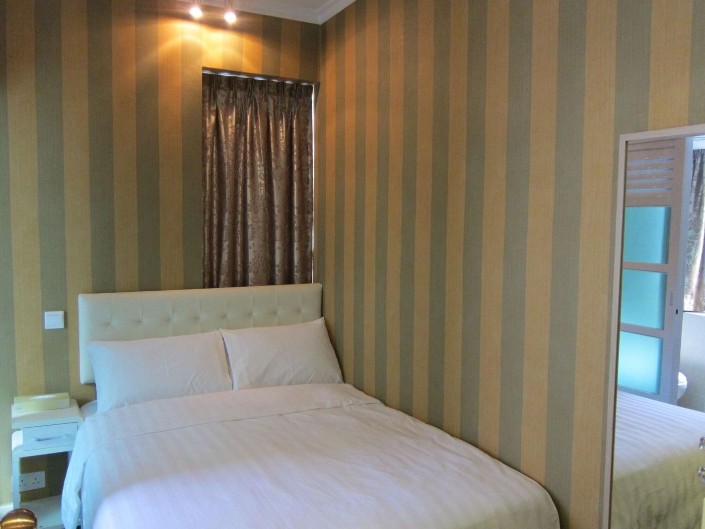 B-B-Cheung-Chau-Room-14