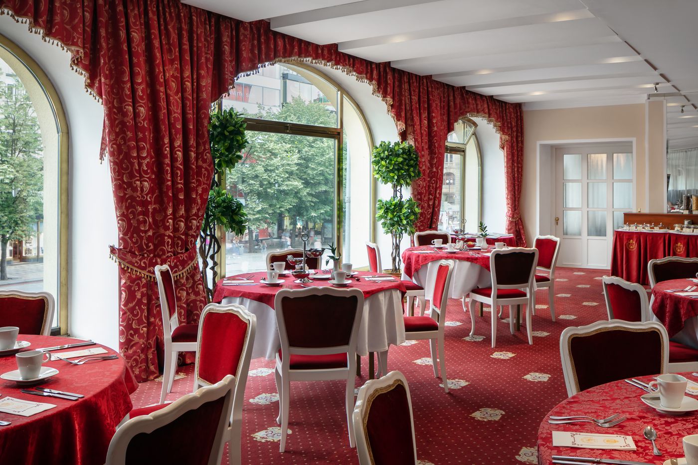 Ambassador-Zlat-----Husa-Restaurant-45