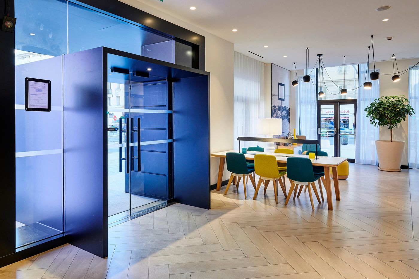 Holiday-Inn-Nice-General-view-53