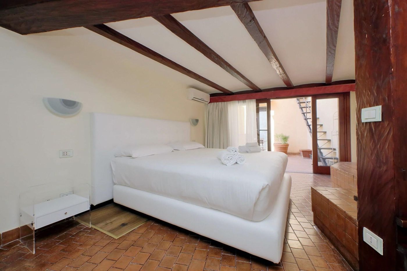 Trevi-Rome-Suite-Room-23