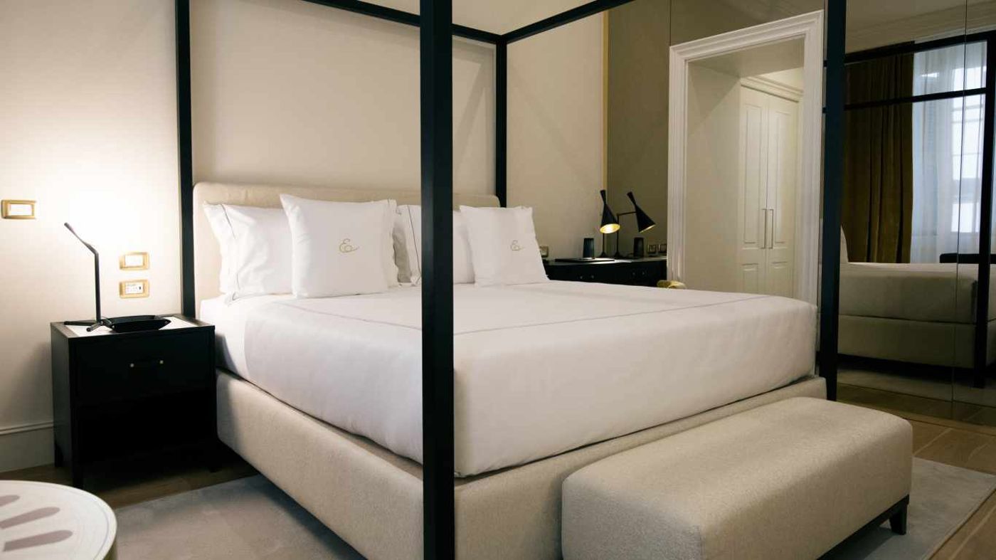 Elizabeth-Unique-Hotel-Room-34