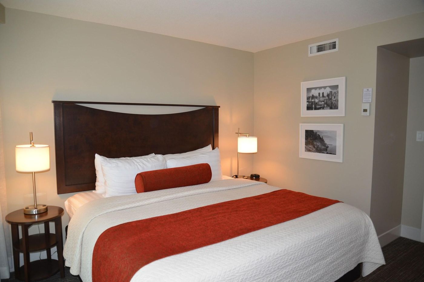 Rosedale-On-Robson-Suites-Hotel-Room-30