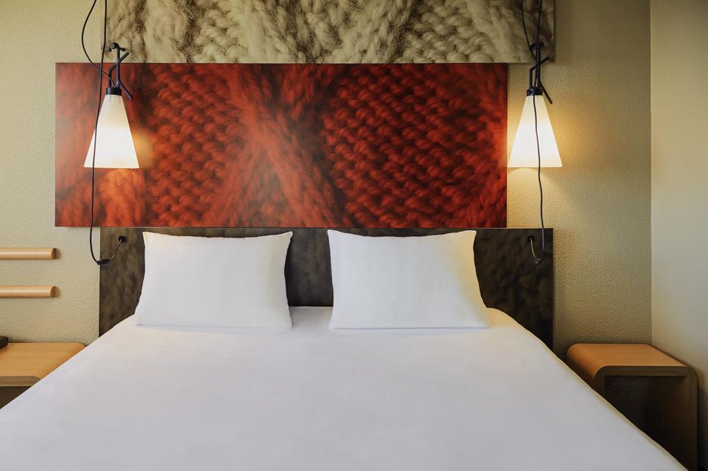 Ibis-Hotel-Heroes-Square-Room-51