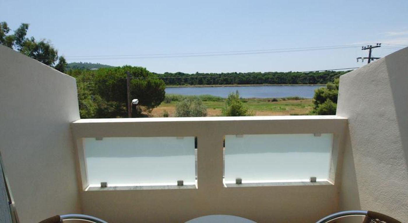 The Lakes Apartments