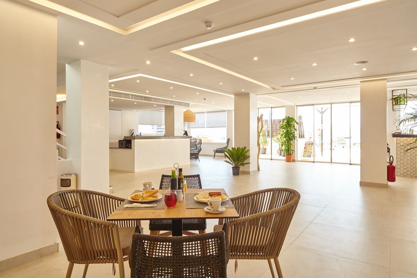 Sol-Bahia-Ibiza-Suites-Restaurant-30