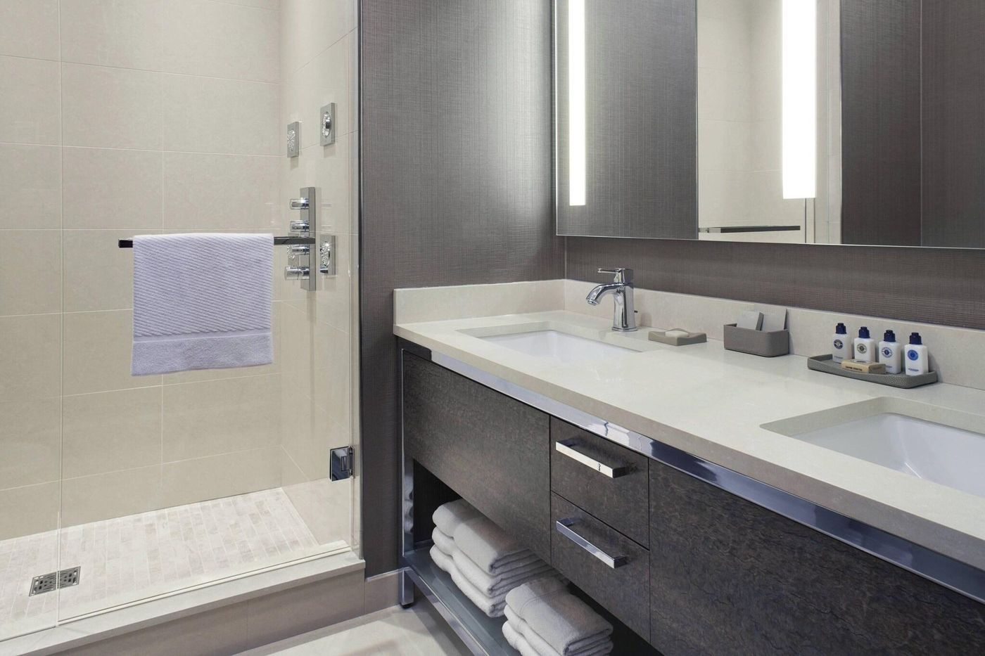 Delta-Hotels-By-Marriott-Burnaby-Conference-Centre-Room-32