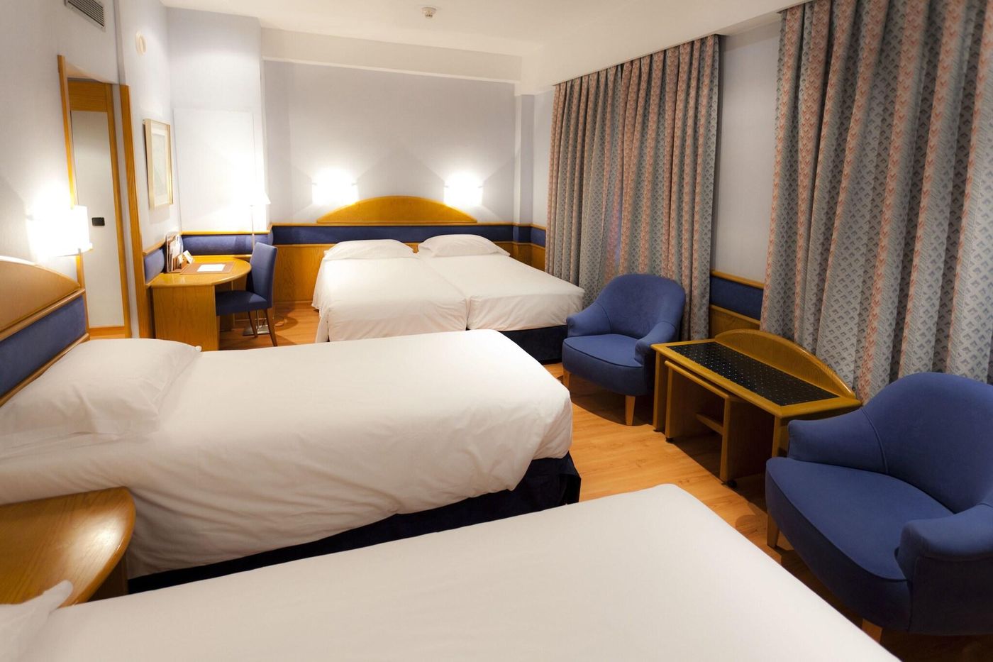 Santos-Agumar-Room-15