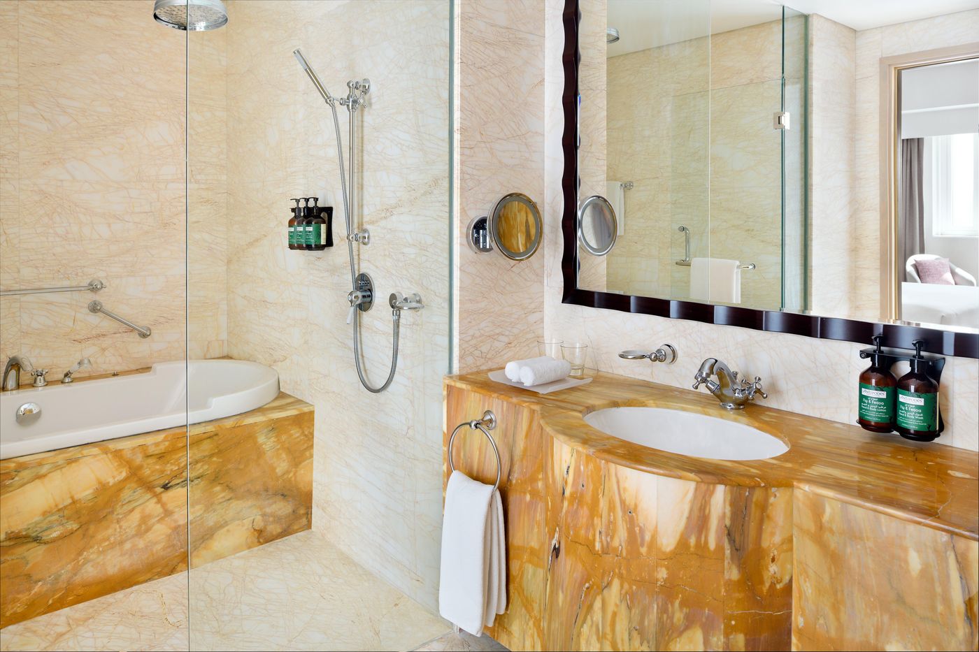 Crowne-Plaza-Jumeirah-Dubai-Room-31