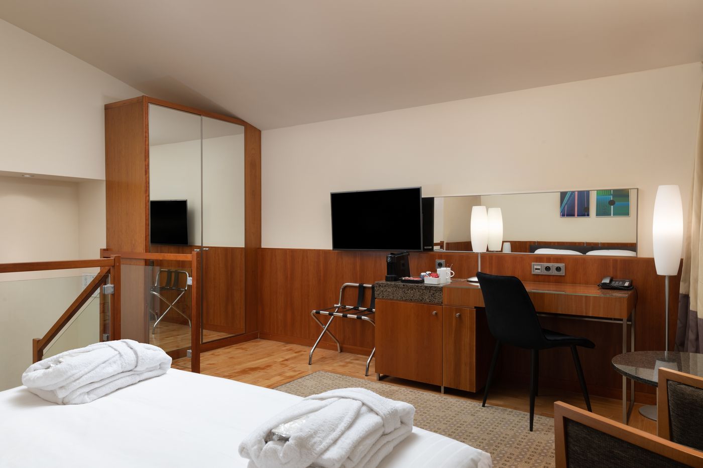 K-K-Hotel-Central-Room-17