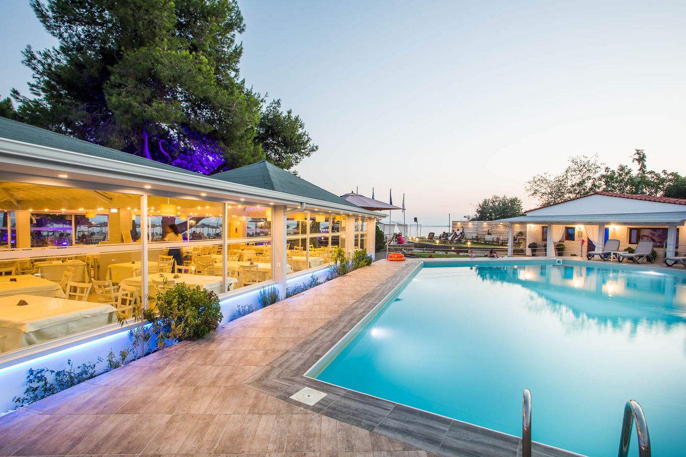 Coral-Blue-Beach-Pool-2