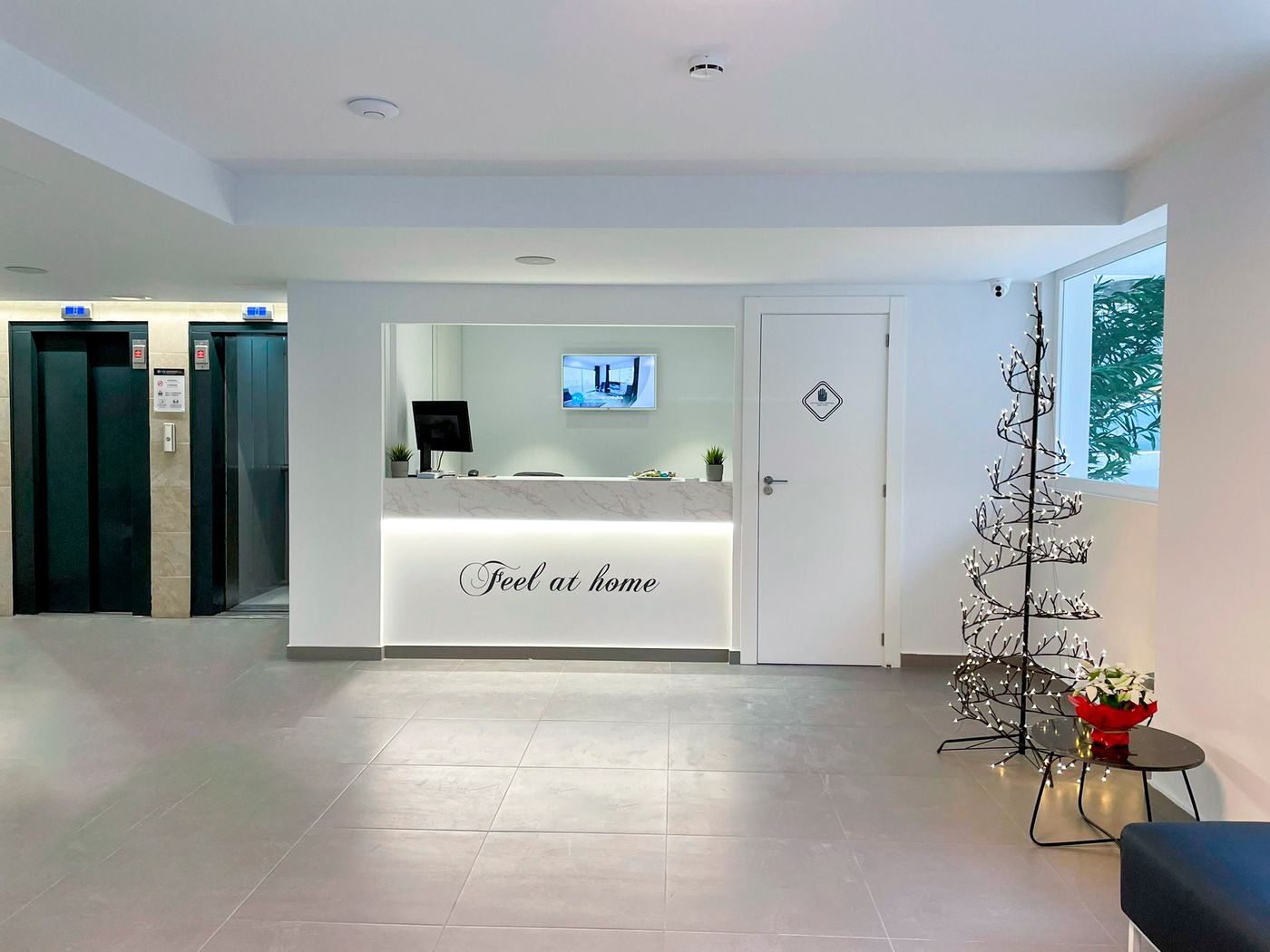 Trebol-One-Apartments-by-MC-Lobby-29