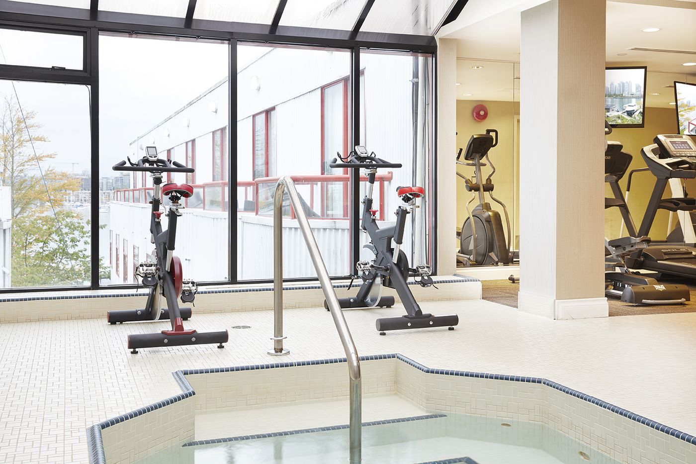 Granville-Island-Hotel-Sports-and-Entertainment-38