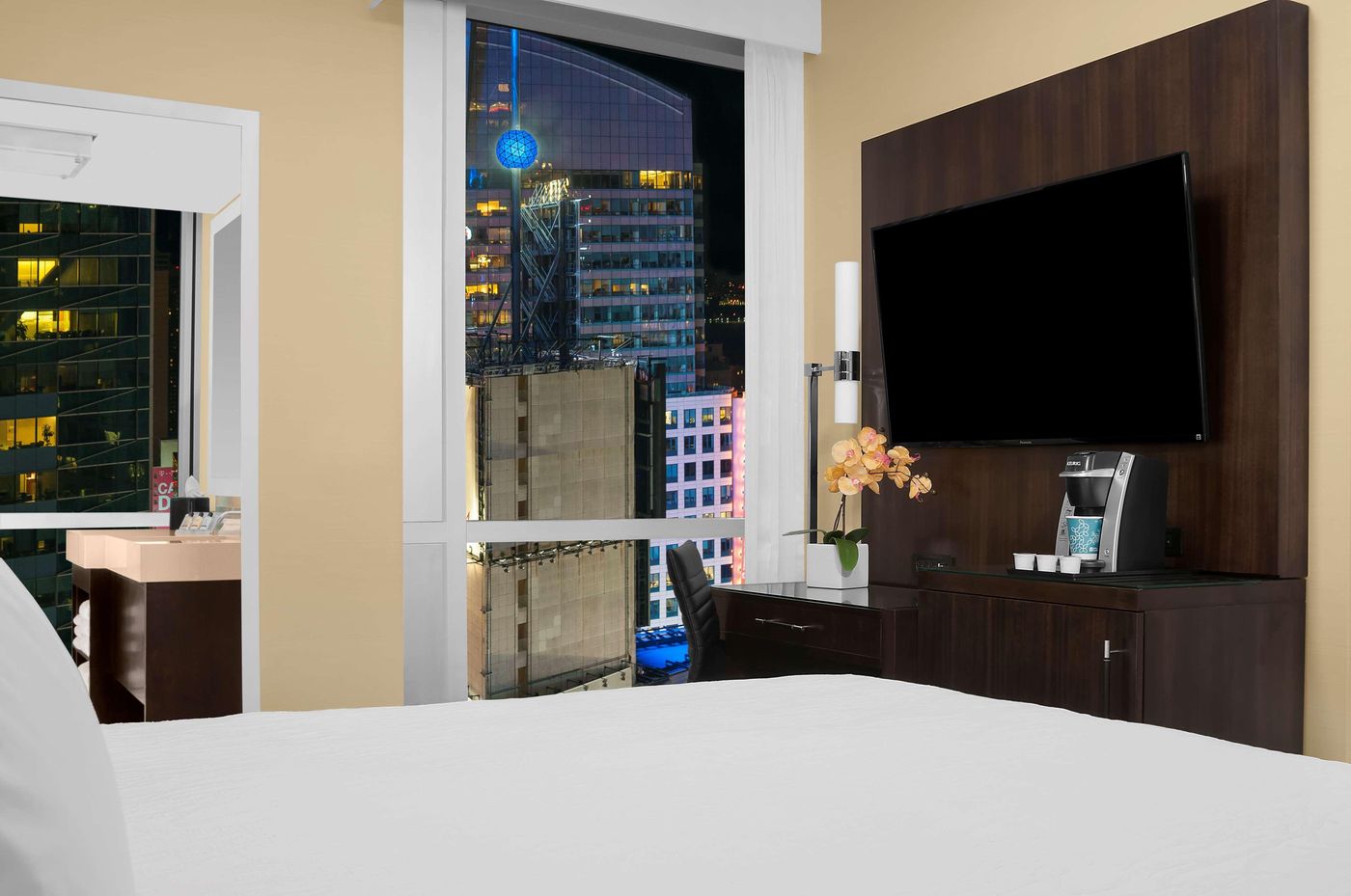 Hilton-Garden-Inn-New-York-Times-Square-Central-Room-29