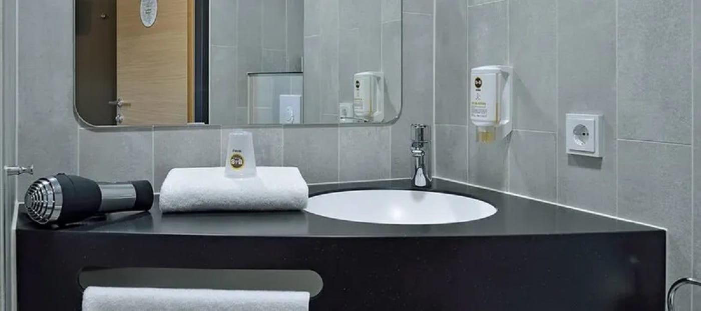 B&B HOTEL Wuppertal-City - Germany - Wuppertal - Room - 4