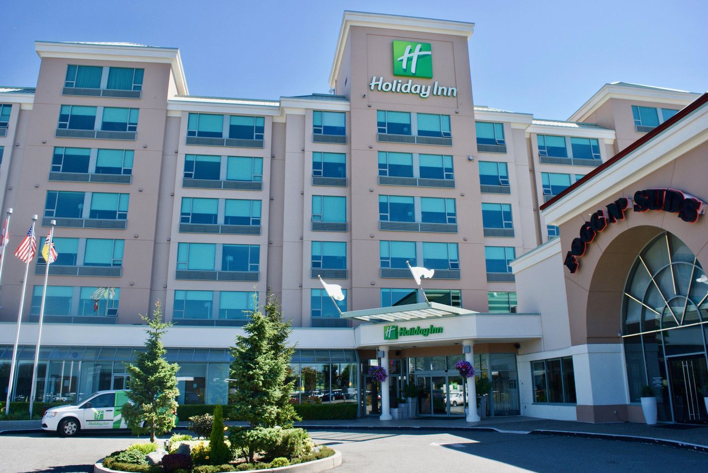 Holiday-Inn-Vancouver-Airport-General-view-3