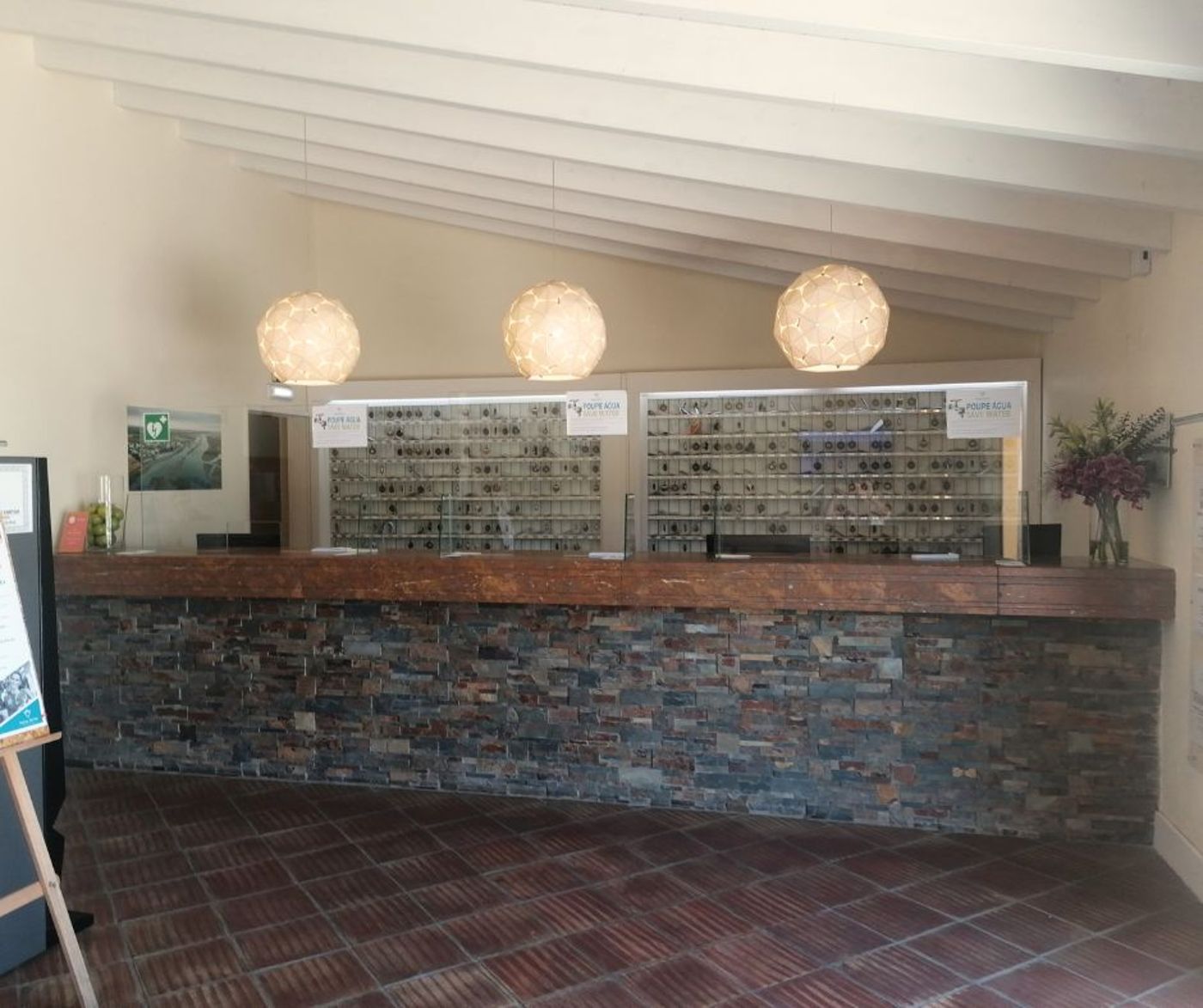 Pedras-d-el-Rei-Lobby-49