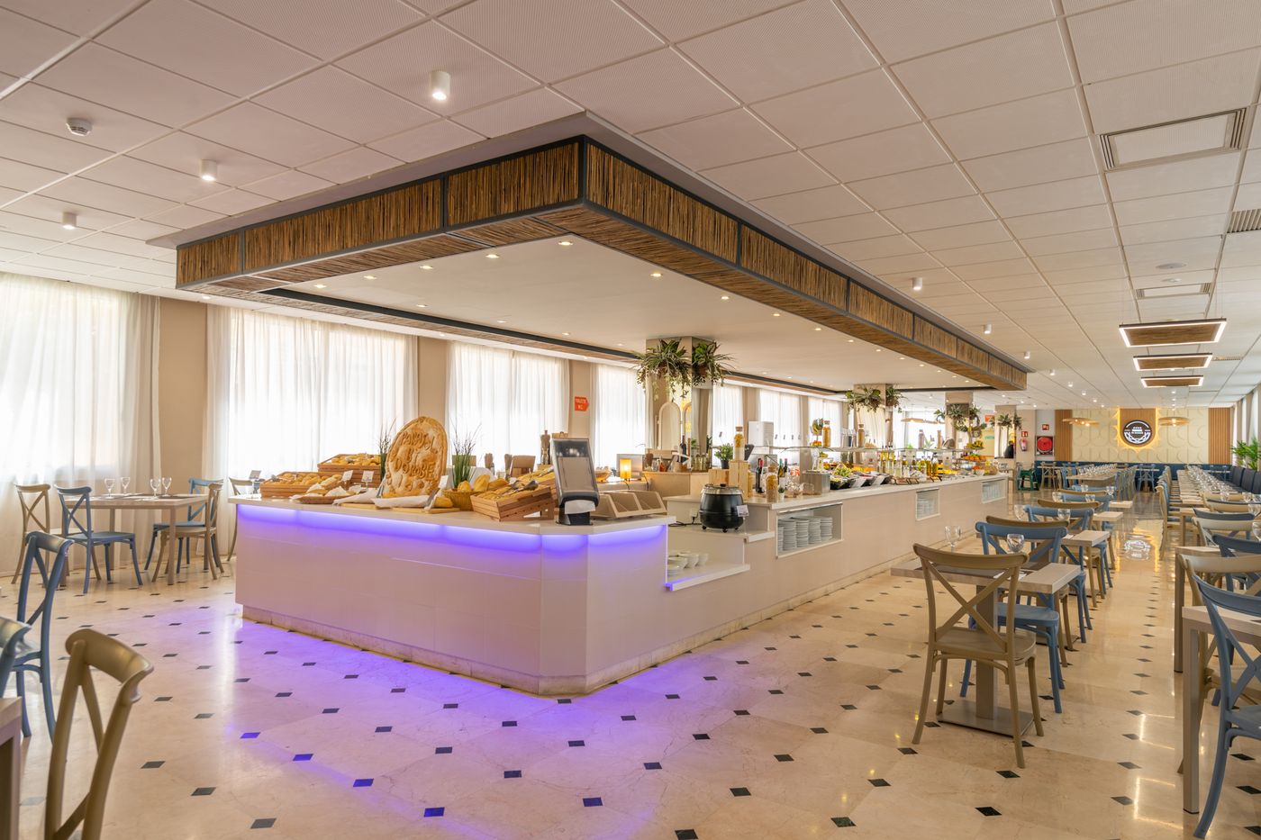 Hotel Parasol by Dorobe