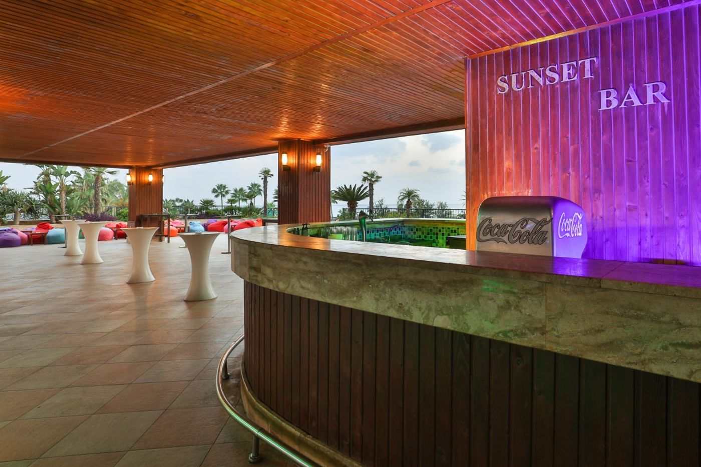crystal-waterworld-sunsetbar-fdddd0a0fcf929f42cce4aa5375de62b-Resize1200.JPG