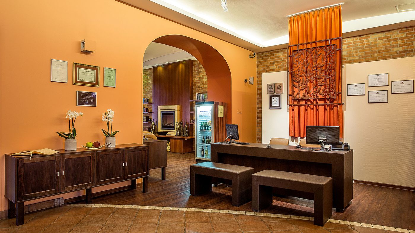 Mamaison-Residence-Izabella-Budapest-Lobby-4