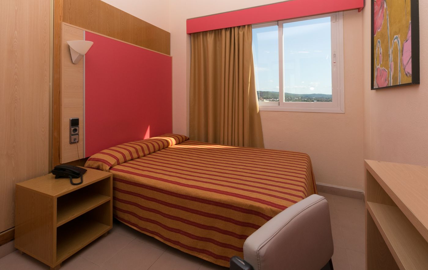 The-Red-Hotel-by-Ibiza-Feeling-Room-12