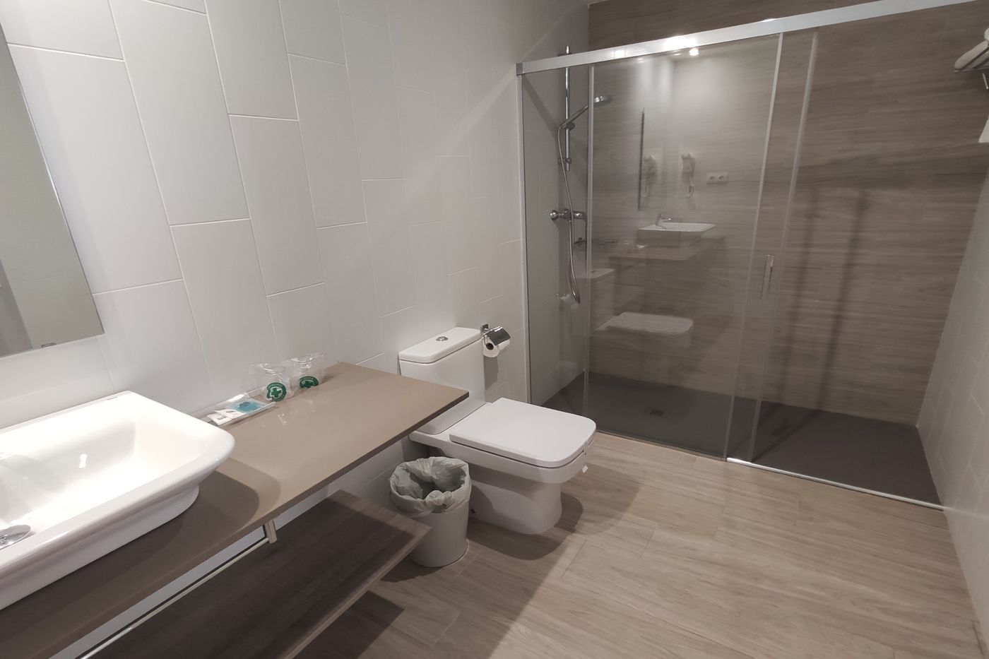 4R-Meridia-Mar-Room-31