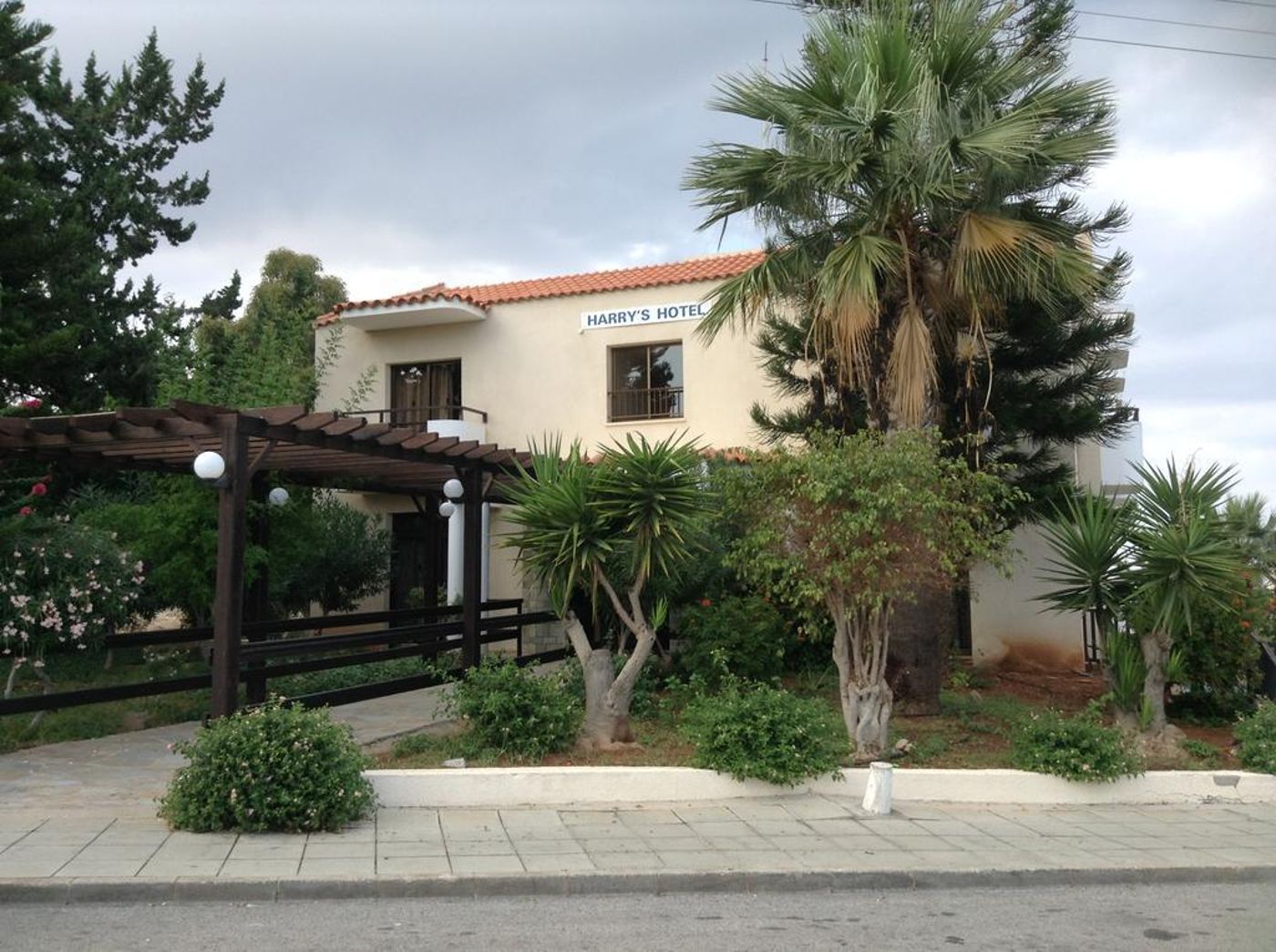 Harry----s-General-view-5