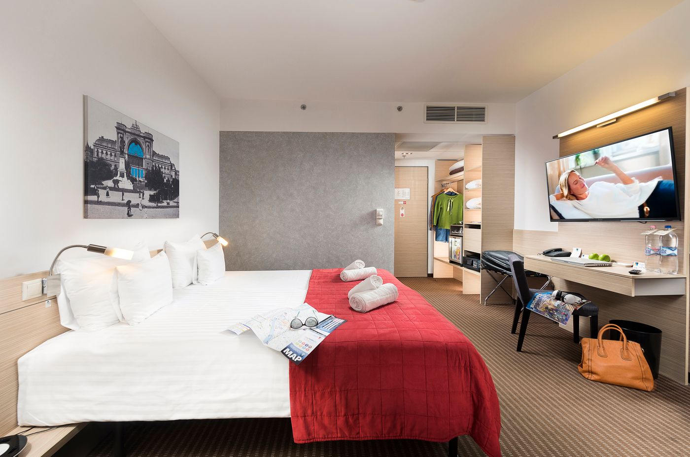 Bo18-Superior-Hotel-Room-34