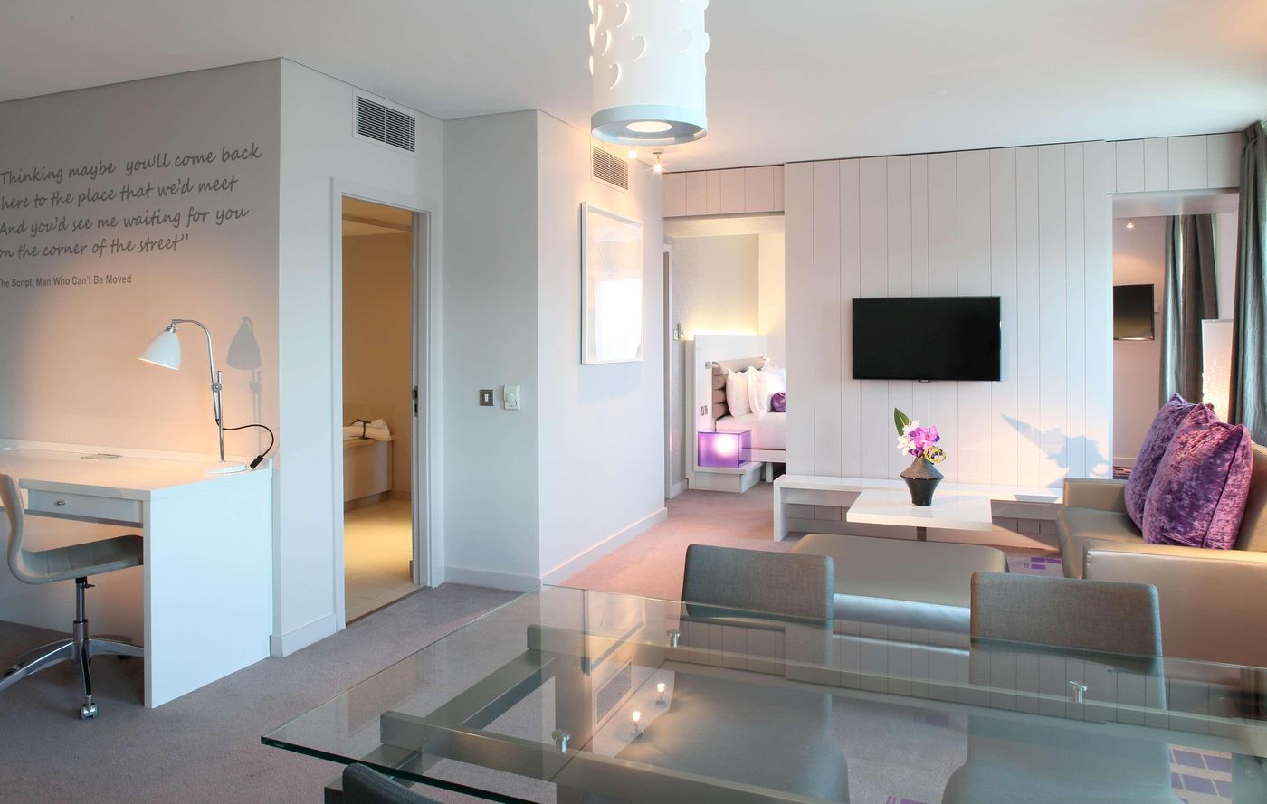 The-Morrison-Dublin--Curio-Collection-by-Hilton-Room-52