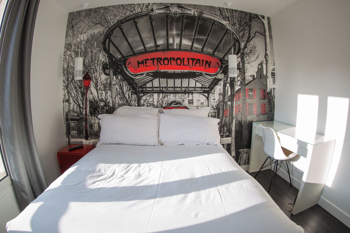 Le-Glam-s-Hotel-Room-3