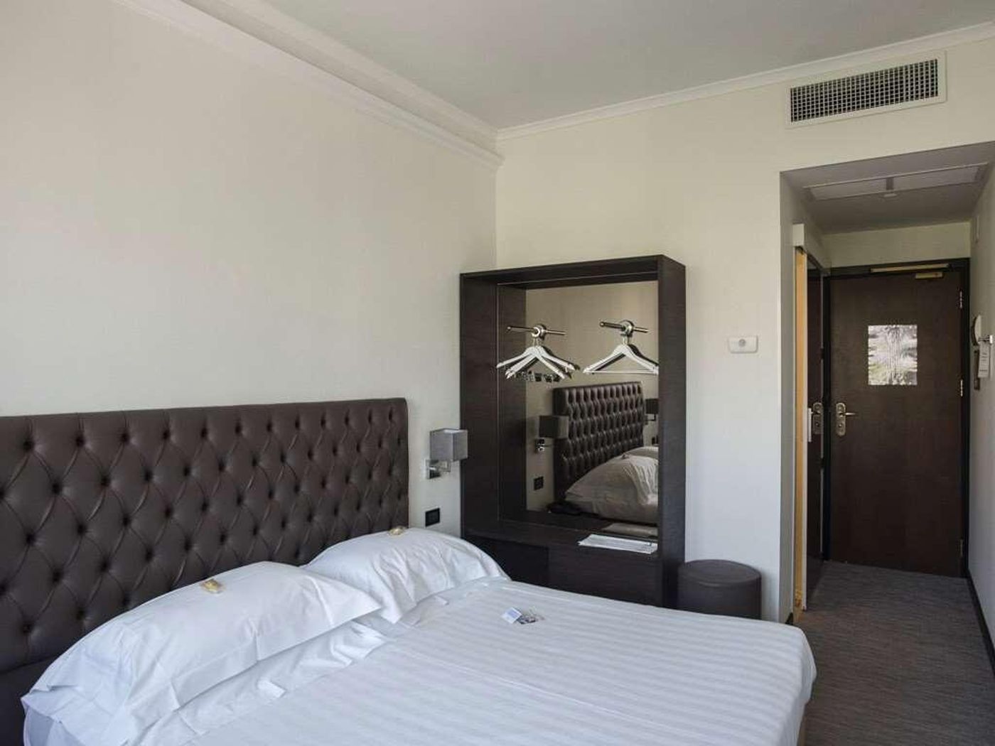 Hotel-Plaza-Room-35