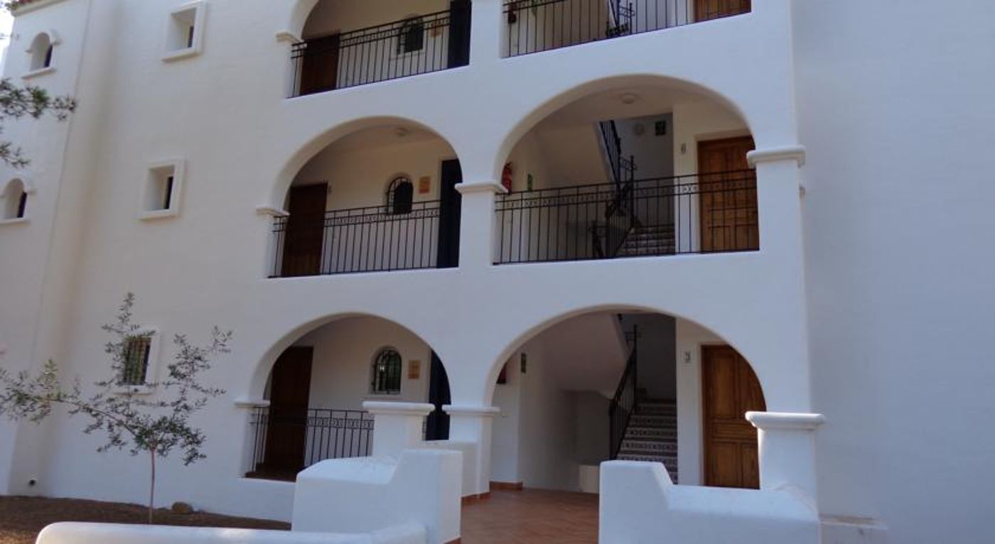 Los Pinares Benet Apartments