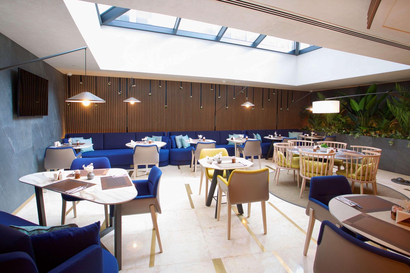 Hampton-by-Hilton-Istanbul-Old-City-Restaurant-52